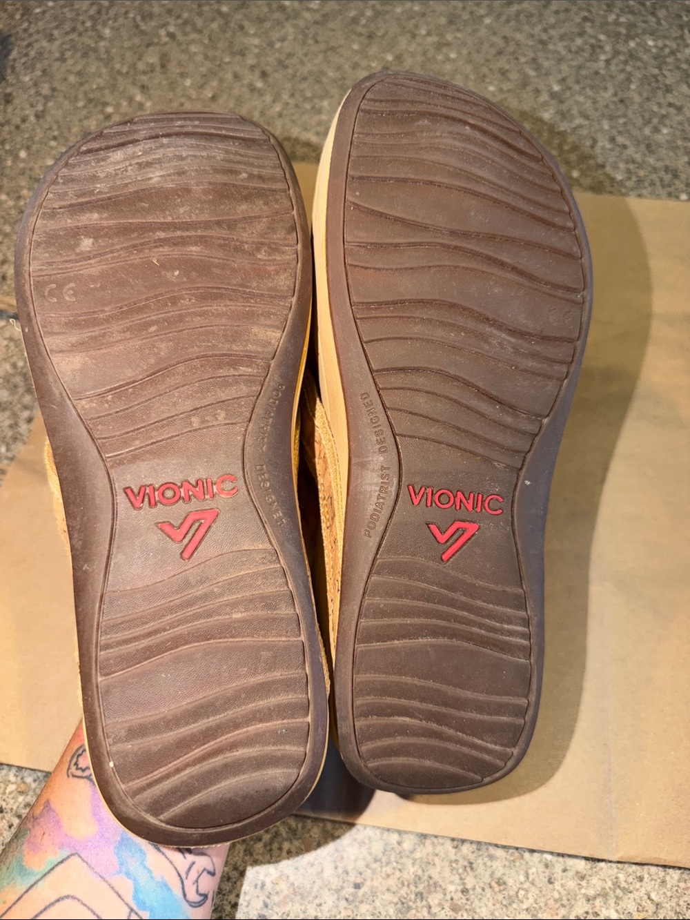 Vionic Women's Tan Wedge cork Flip Flop Sandals - Picture 3 of 4